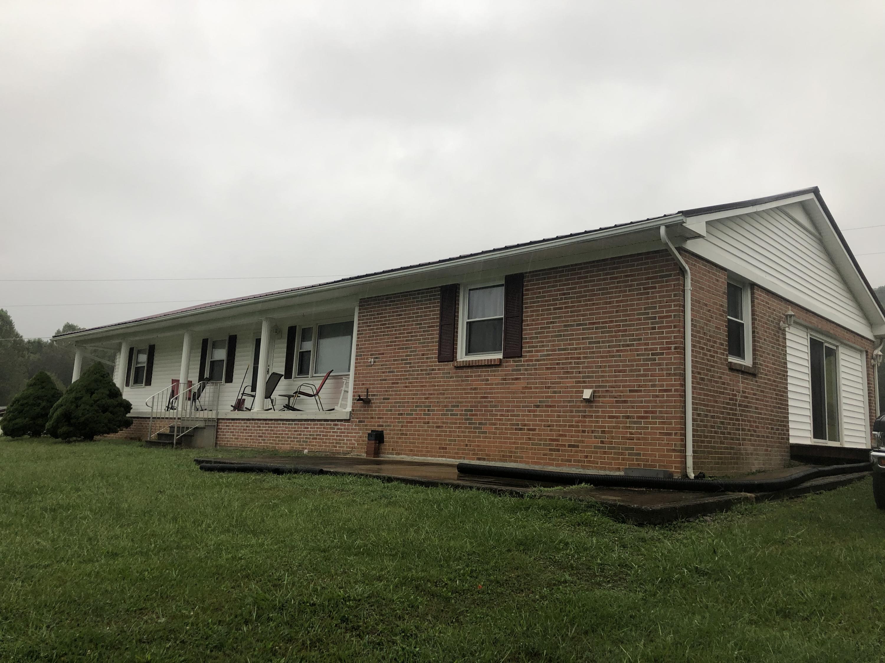 207 Highpoint Road Rose Hill, VA 24281 - Photo 4 of 32 C1118550-4140-45A7-B751-75B86B62E3A6