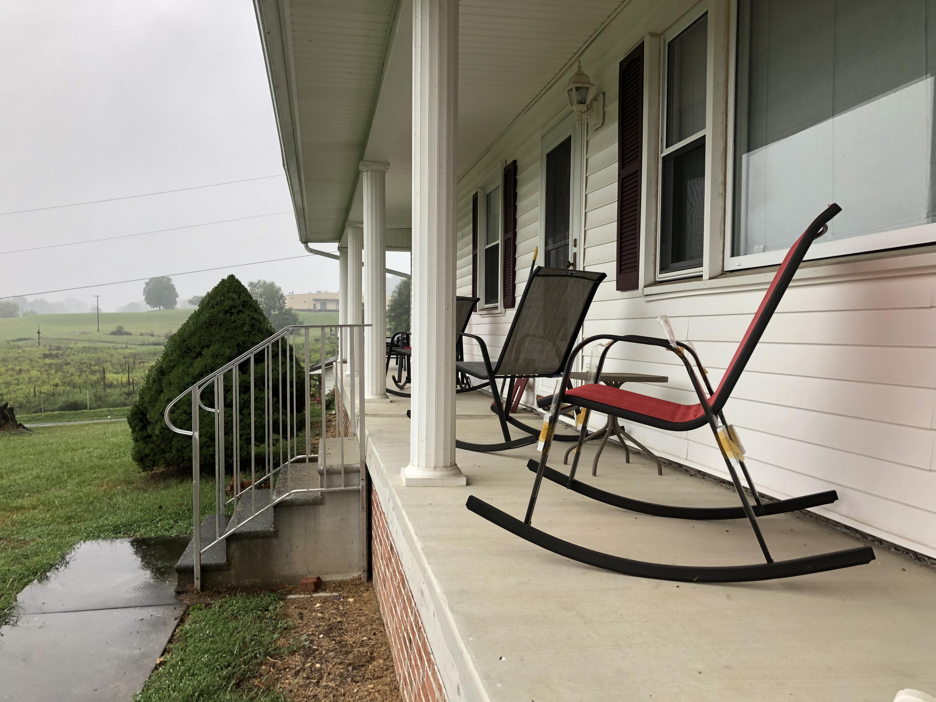 207 Highpoint Road Rose Hill, VA 24281 - Photo 6 of 32 73ADD4FB-8886-44CF-9322-BB4D96514D87