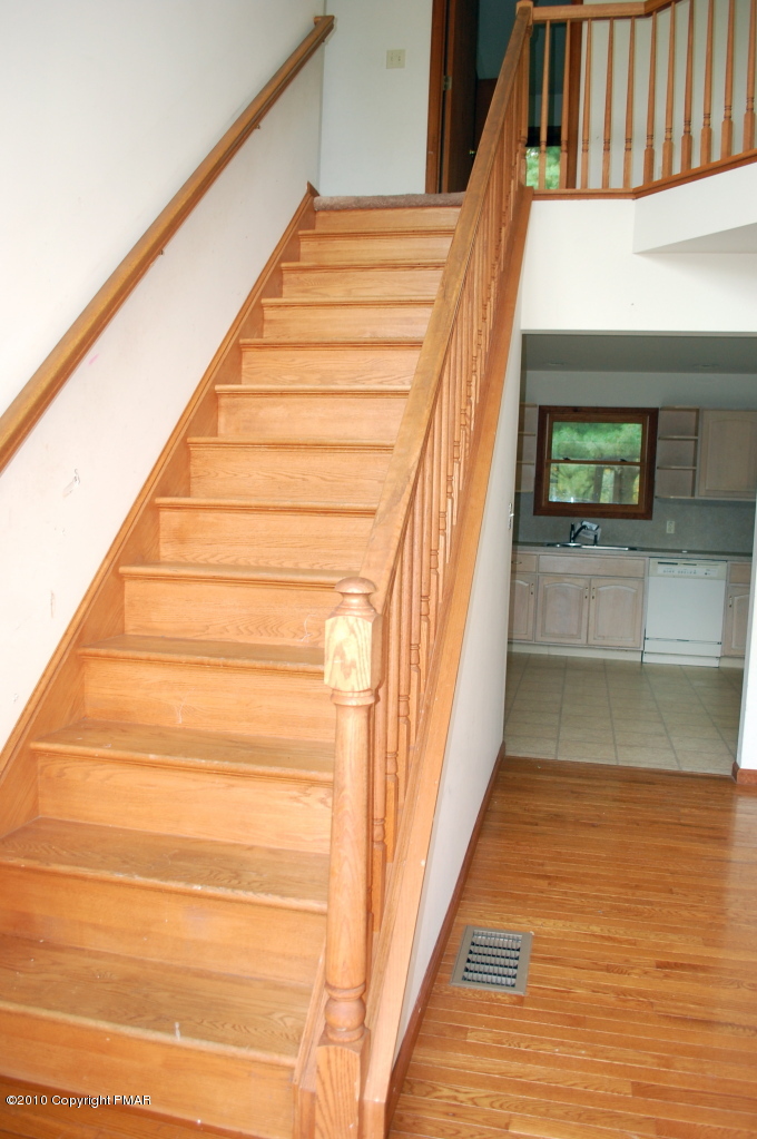 6 Livingston Road Stroudsburg, PA 18360 - Photo 3 of 15 STAIRS