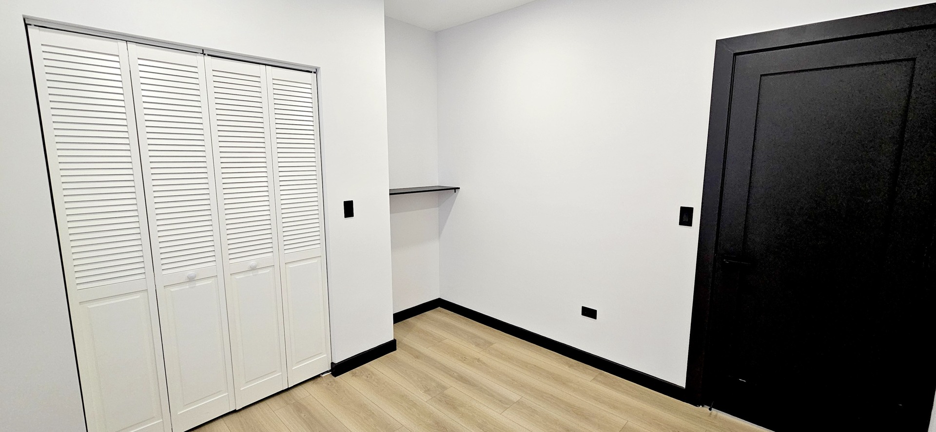 1833 West 21st Street, Unit 2R Chicago, IL 60608 - Photo 11 of 14 a view of a hallway with wooden floor