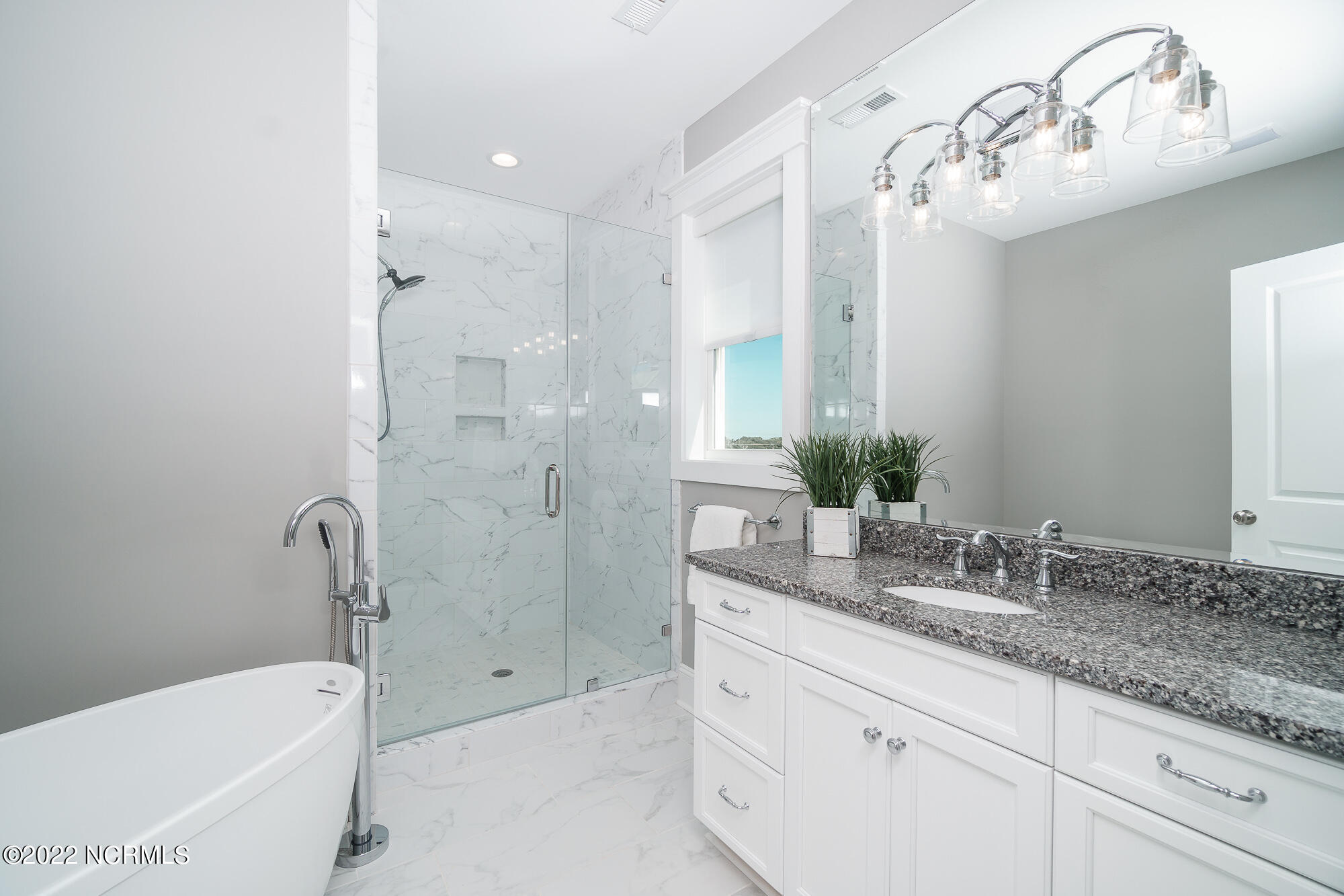 134 Ocean Bluff Drive Atlantic Beach, NC 28512 - Photo 31 of 64 Full guest bathroom