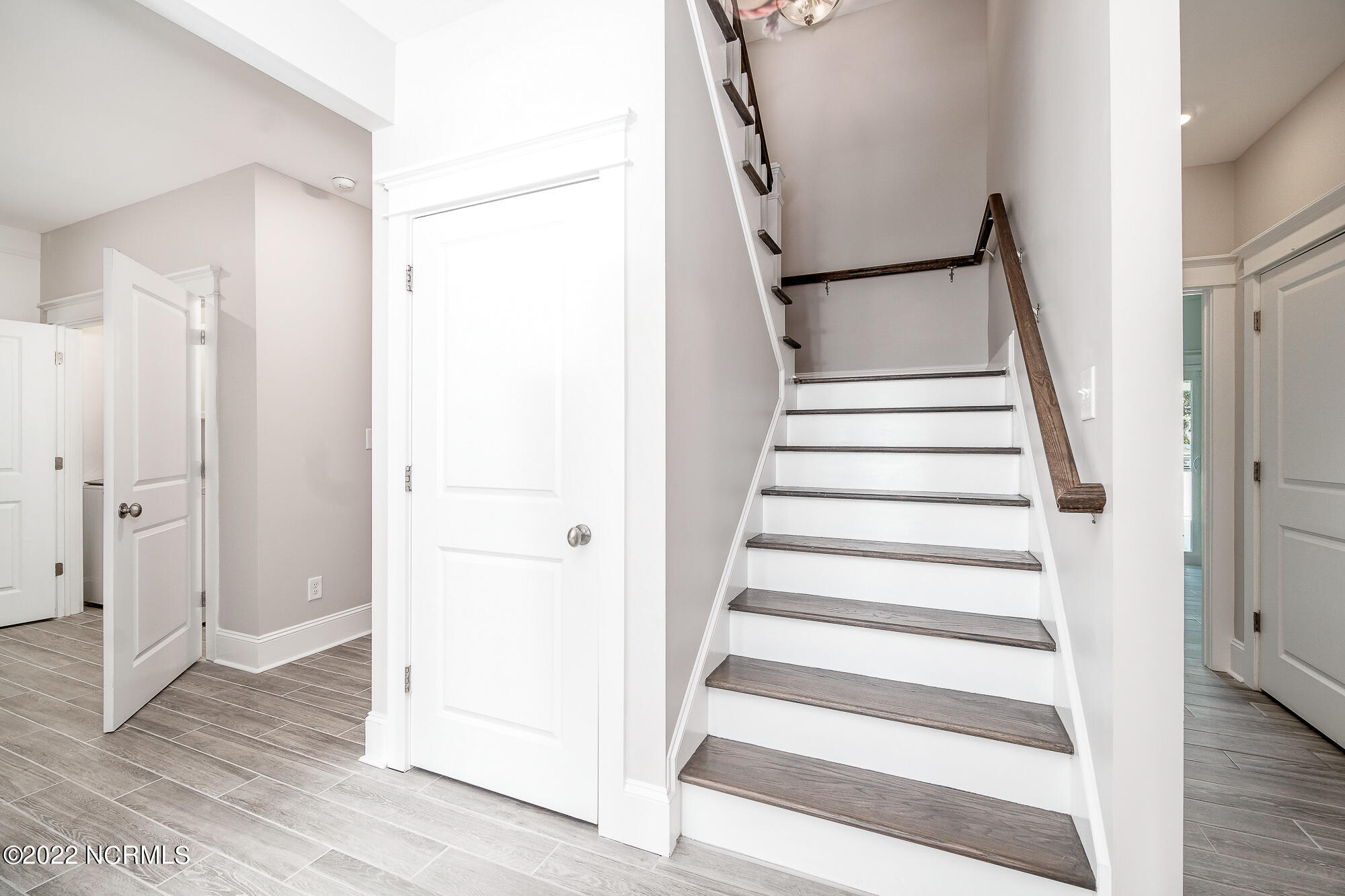 134 Ocean Bluff Drive Atlantic Beach, NC 28512 - Photo 47 of 64 Foyer/main entrance