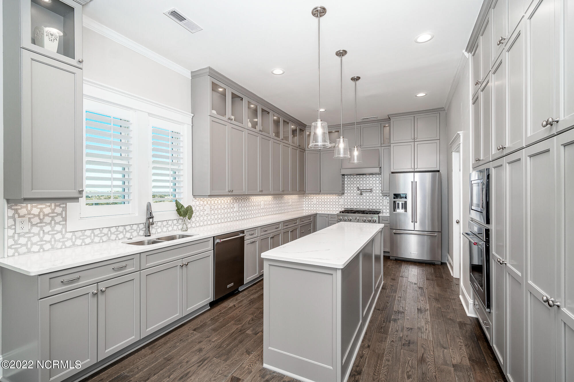 134 Ocean Bluff Drive Atlantic Beach, NC 28512 - Photo 5 of 64 Large gourmet kitchen