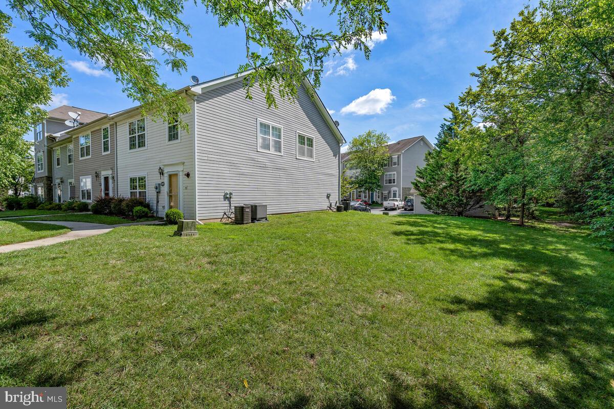 43579 Patching Pond Square Ashburn, VA 20147 - Photo 2 of 18 Exterior