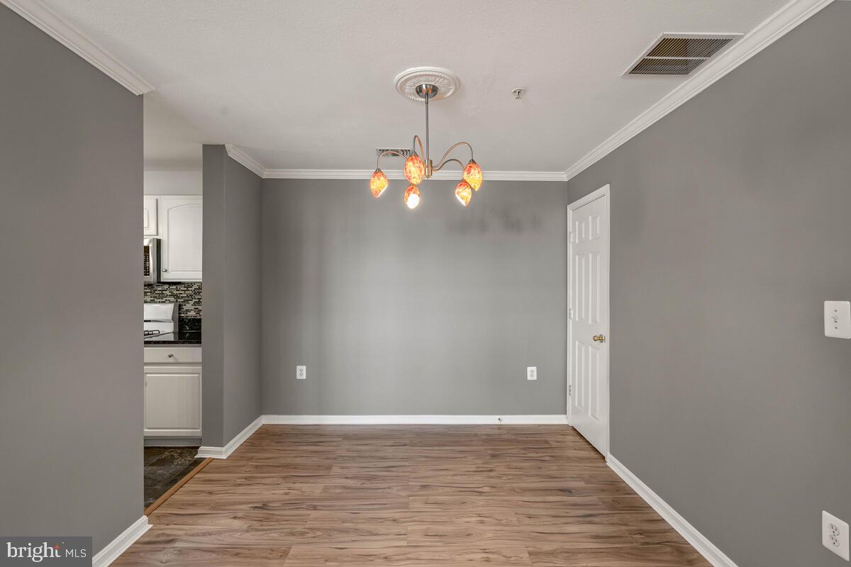43579 Patching Pond Square Ashburn, VA 20147 - Photo 8 of 18 Dining room