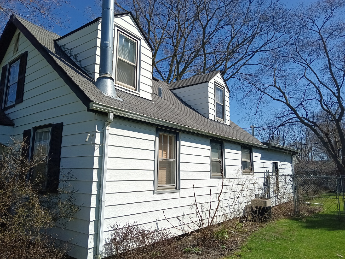 9867 17th Street Zion, IL 60099 - Photo 2 of 15 a front view of a house with a yard