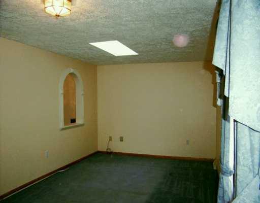 1300 Beaver Road Ambridge, PA 15003 - Photo 4 of 5 Den/Family/Great Room.