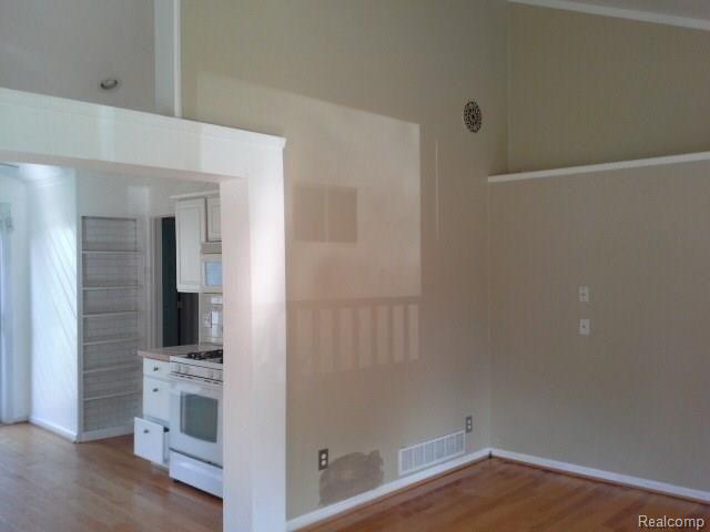 5231 Westview Road Clarkston, MI 48346 - Photo 7 of 15 20140916_102029.jpg