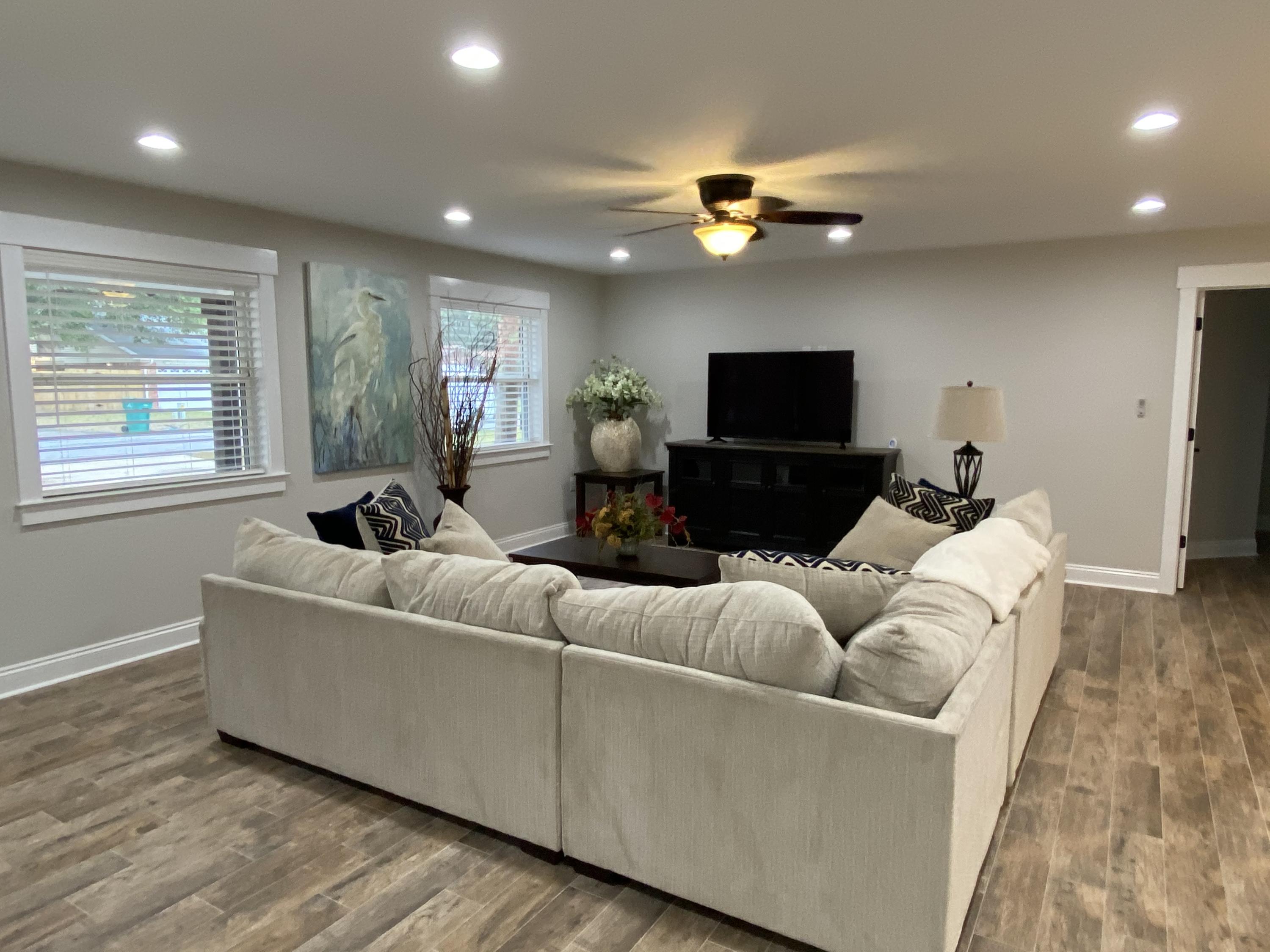 321 St Andrews Drive Niceville, FL 32578 - Photo 7 of 15 a living room with furniture and a flat screen tv