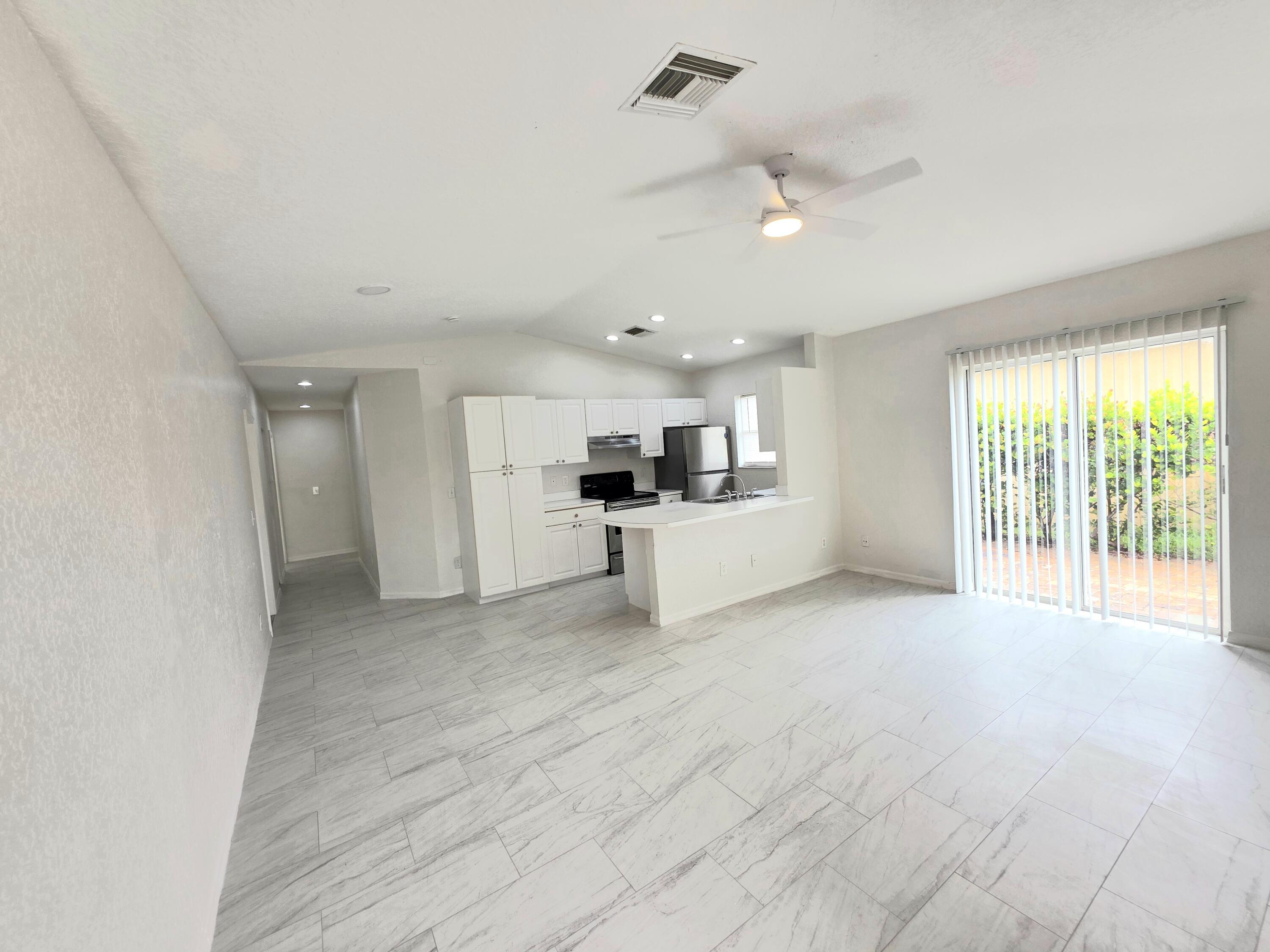 569 East Ridge Circle North Boynton Beach, FL 33435 - Photo 2 of 25 20260603_143323(1)