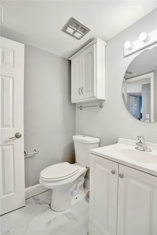 a en suite bathroom with a double vanity sink and a mirror