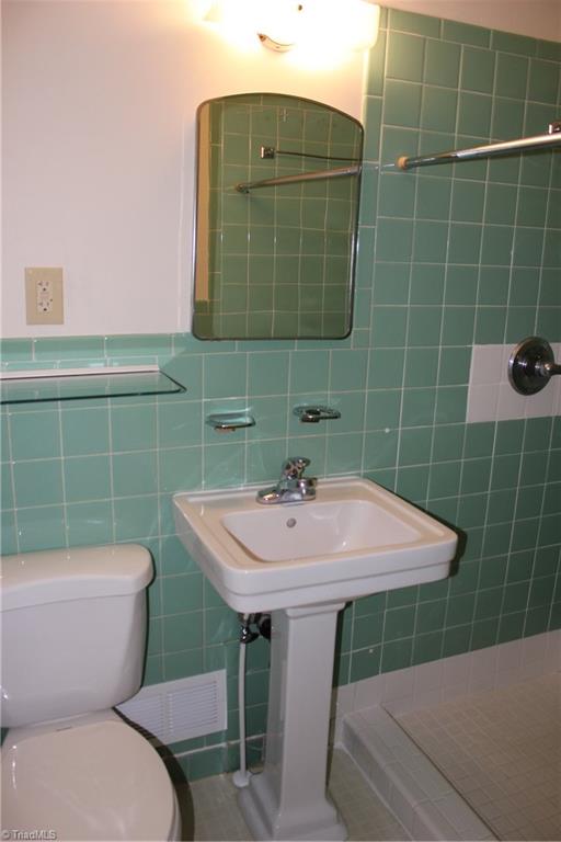 1515 Berwick Road Southwest Winston-Salem, NC 27103 - Photo 17 of 29 Gallery Image 17