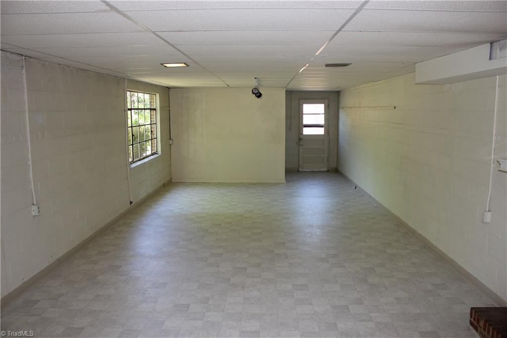 1515 Berwick Road Southwest Winston-Salem, NC 27103 - Photo 21 of 29 Gallery Image 21