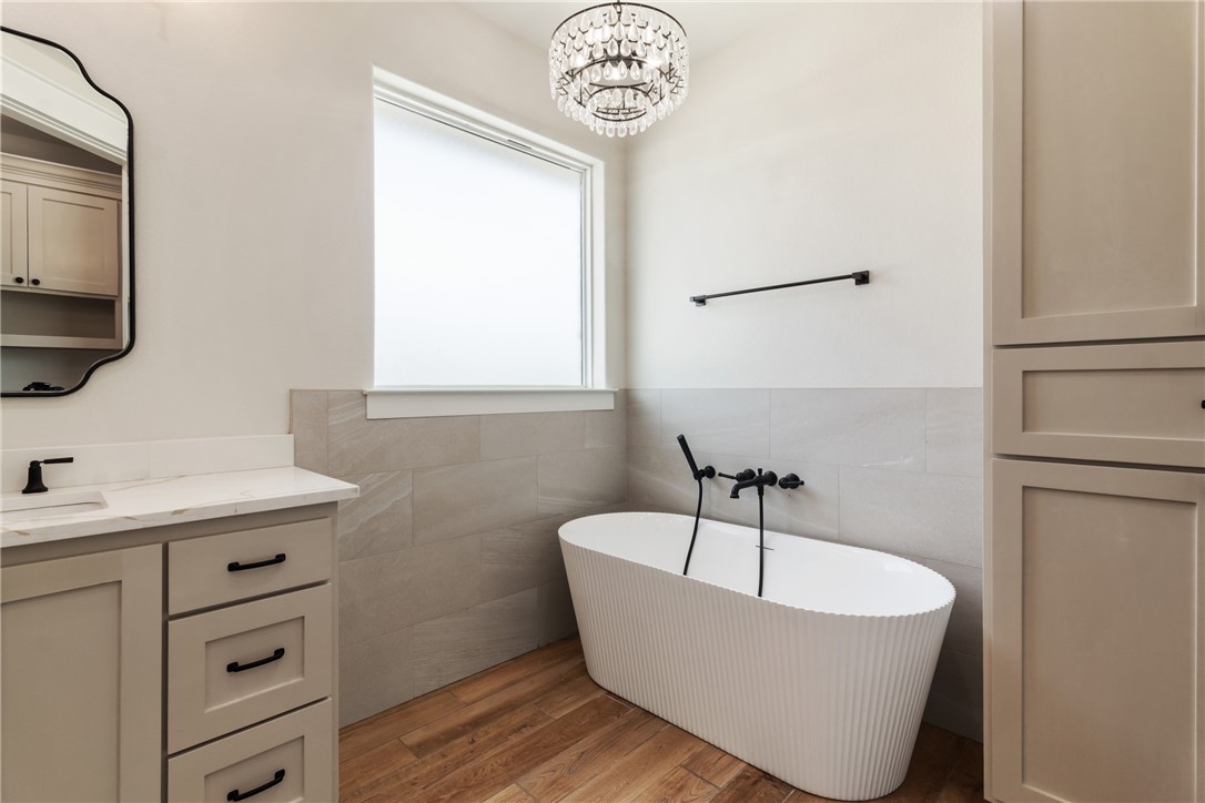 7822 Mathis Crk Drive Bryan, TX 77808 - Photo 21 of 43 a bathroom with a bathtub and a sink