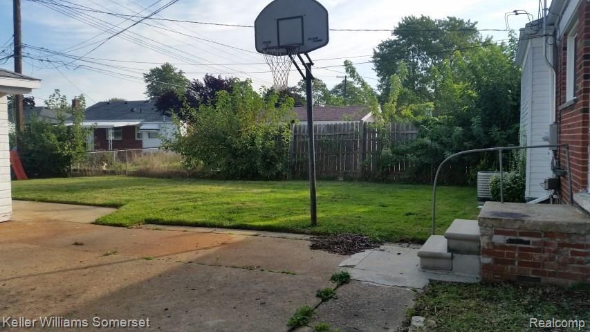 16899 Martin Road Roseville, MI 48066 - Photo 6 of 24