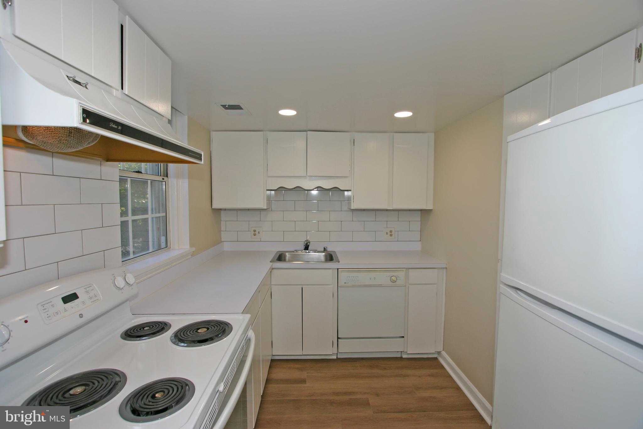 4907 29th Road South, Unit B1 Arlington, VA 22206 - Photo 2 of 20 Kitchen