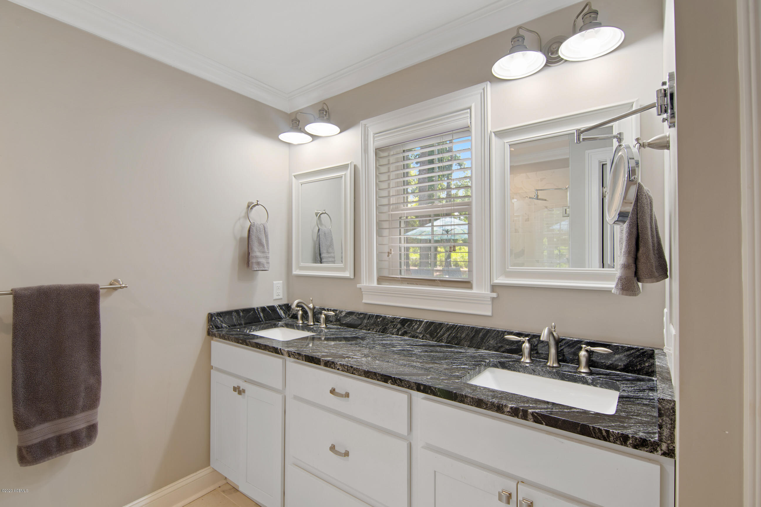 1513 Riverside Drive Beaufort, SC 29902 - Photo 14 of 32 Dual Vanities
