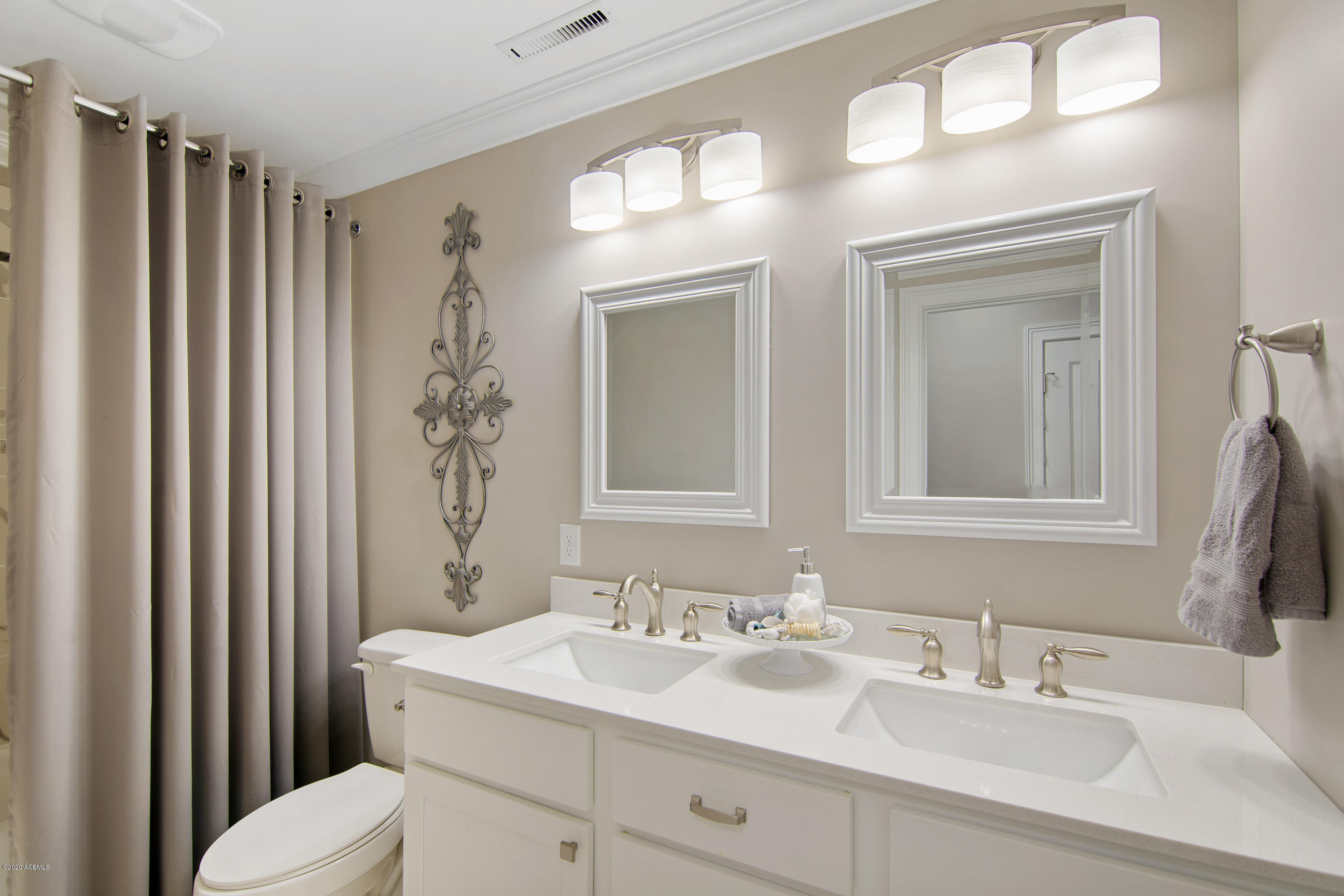 1513 Riverside Drive Beaufort, SC 29902 - Photo 17 of 32 Guest Bath