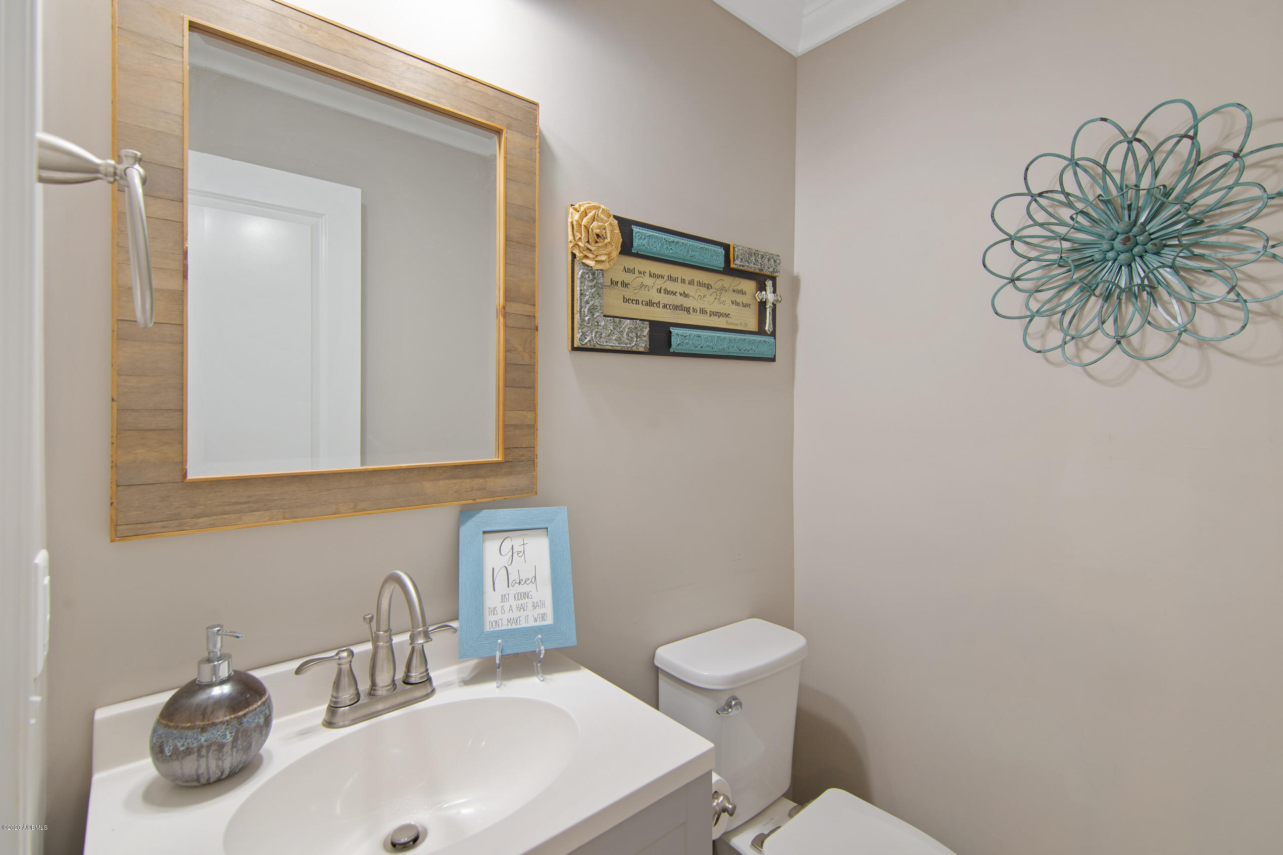 1513 Riverside Drive Beaufort, SC 29902 - Photo 20 of 32 Half Bath