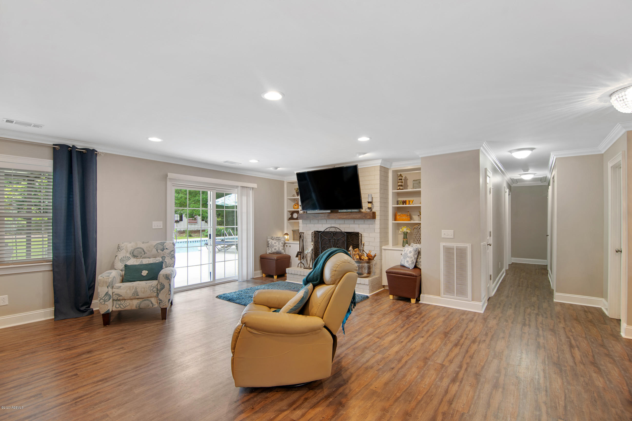 1513 Riverside Drive Beaufort, SC 29902 - Photo 5 of 32 Family Room