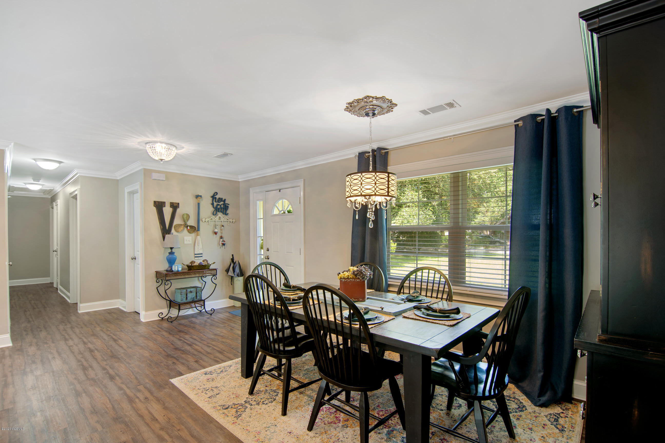1513 Riverside Drive Beaufort, SC 29902 - Photo 6 of 32 Dining Area
