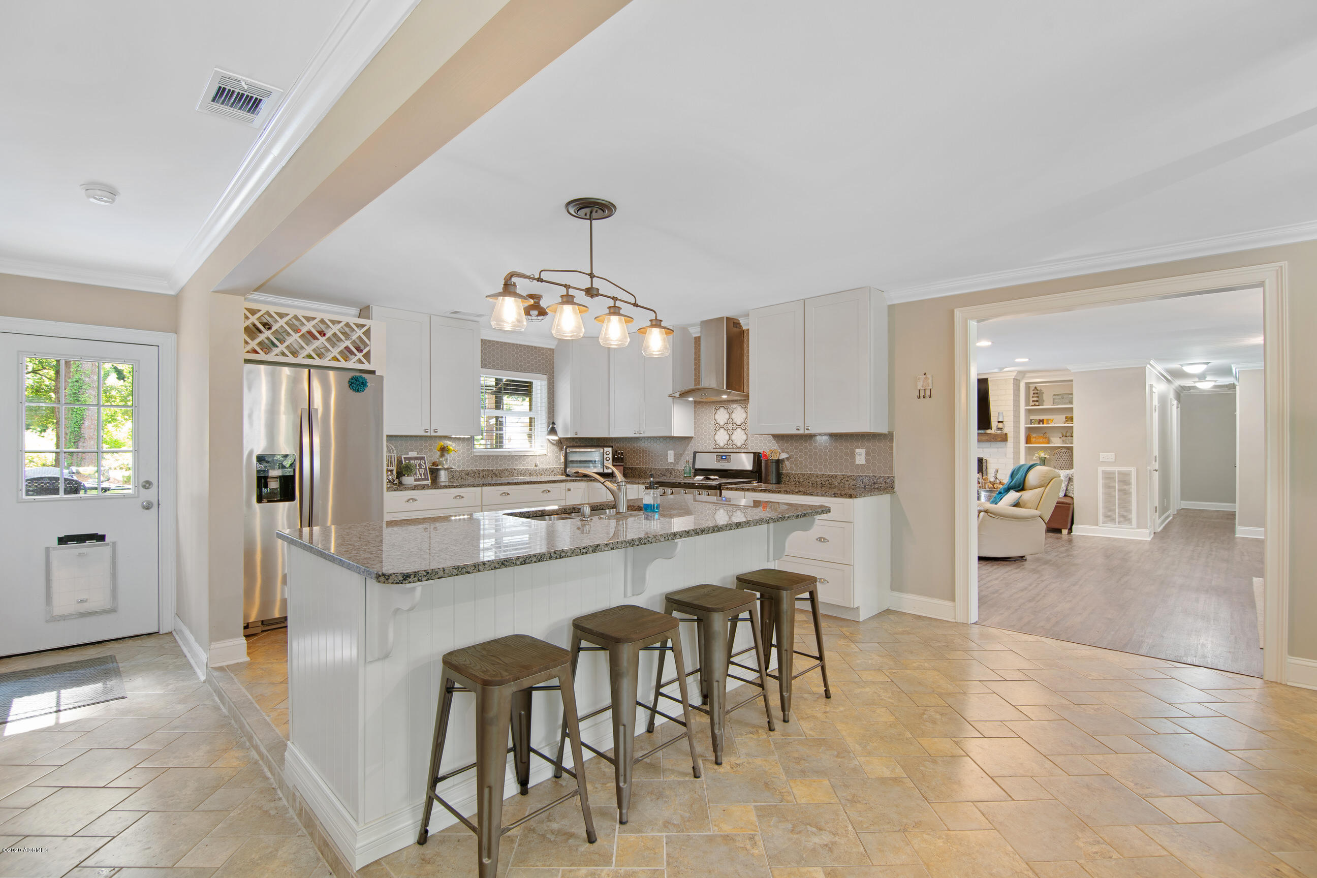 1513 Riverside Drive Beaufort, SC 29902 - Photo 7 of 32 Large Eat-In Kitchen