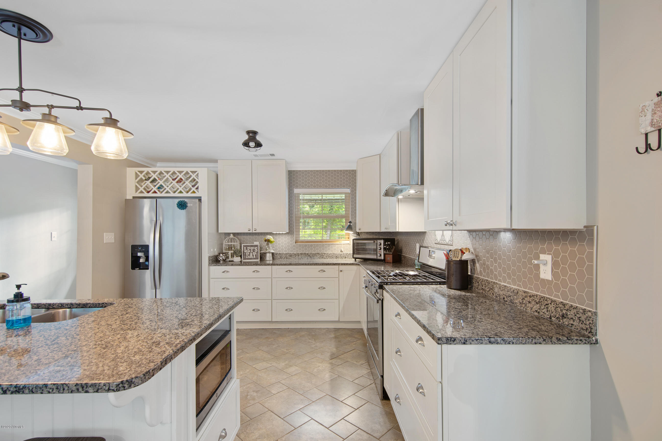 1513 Riverside Drive Beaufort, SC 29902 - Photo 8 of 32 Soft Close Cabinets