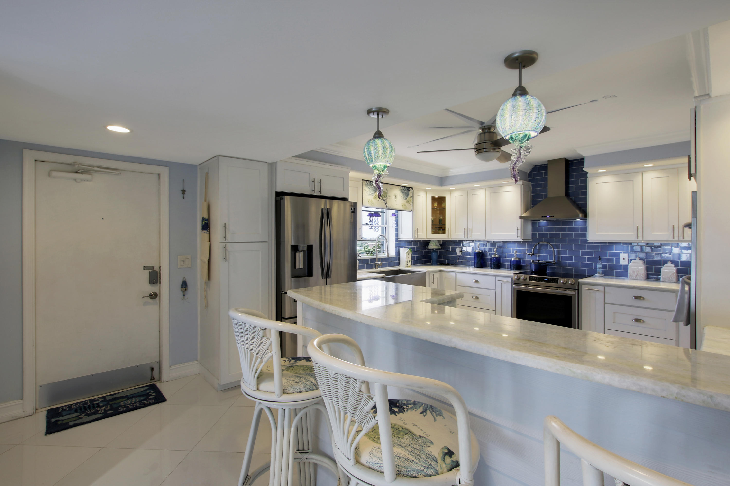 3040 Lake Shore Drive, Unit 805 Riviera Beach, FL 33404 - Photo 4 of 36 House-70