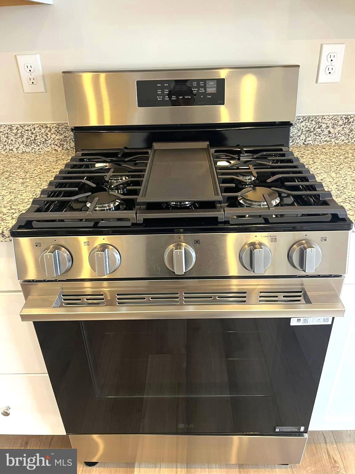 7618 Johnnycake Road Windsor Mill, MD 21244 - Photo 10 of 45 a close view of stove top oven