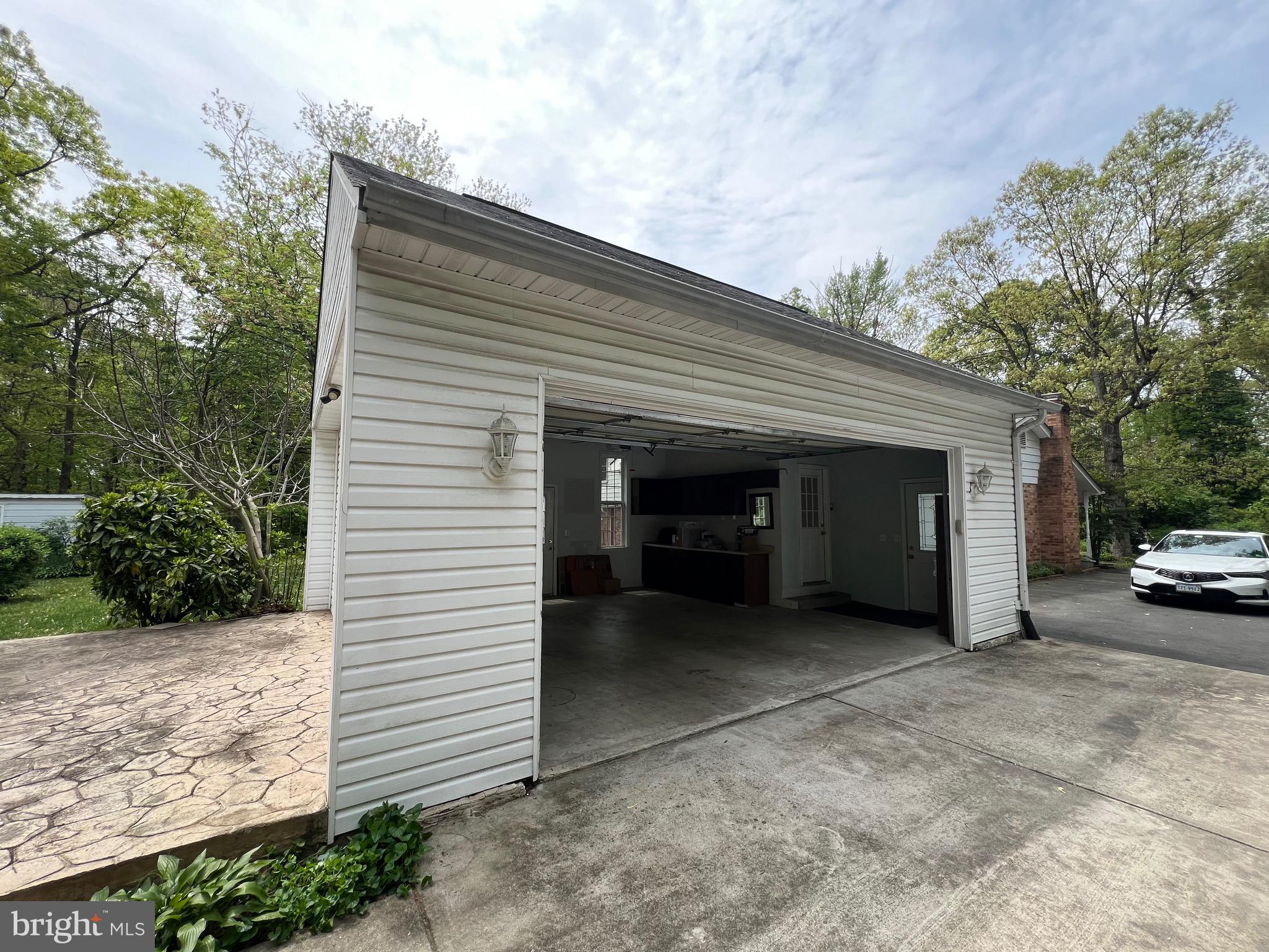 6825 Ridgeway Drive Springfield, VA 22150 - Photo 7 of 33 a view of a house with a outdoor space