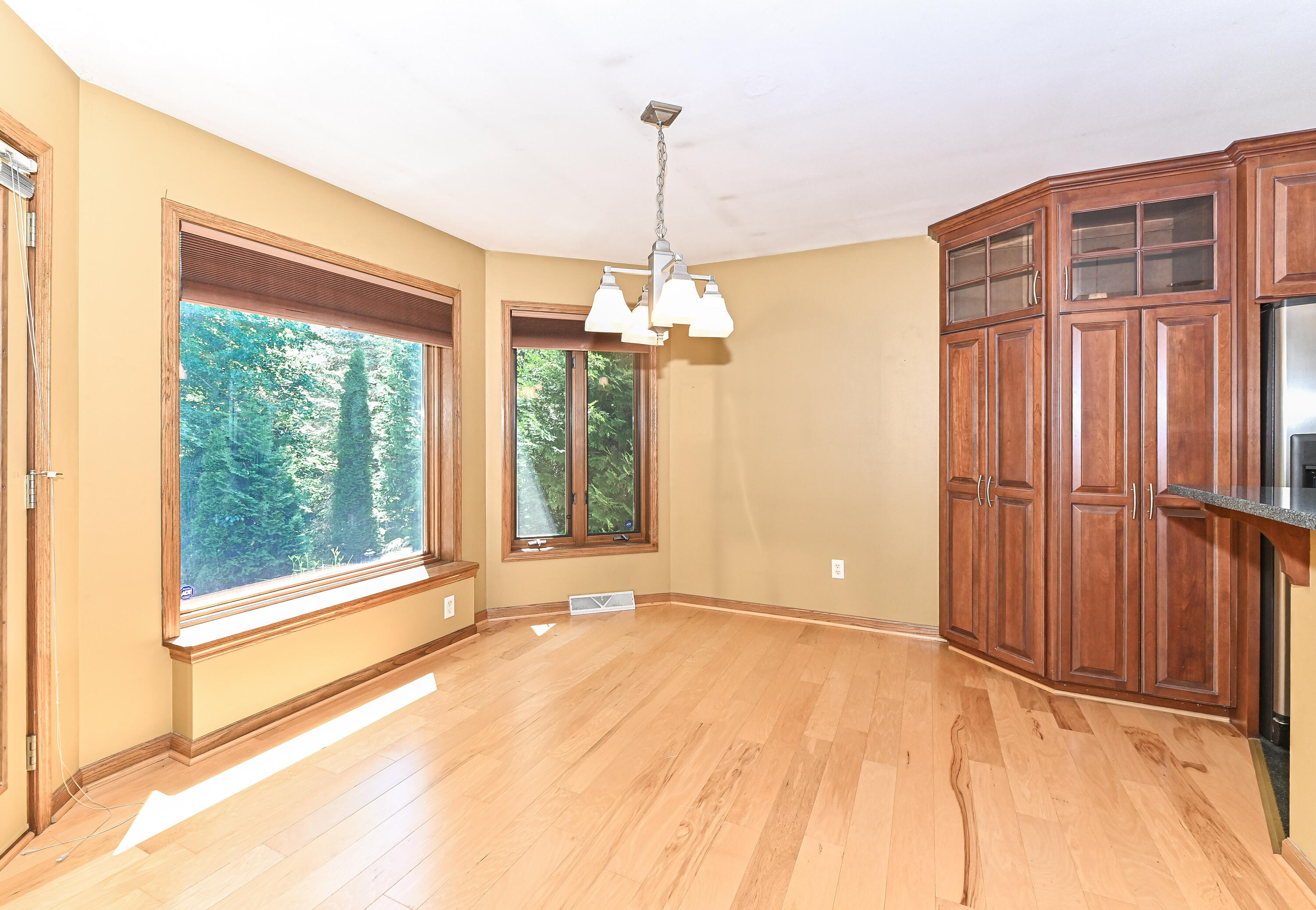 422 Eastern Trail Mukwonago, WI 53149 - Photo 12 of 49 Dinette