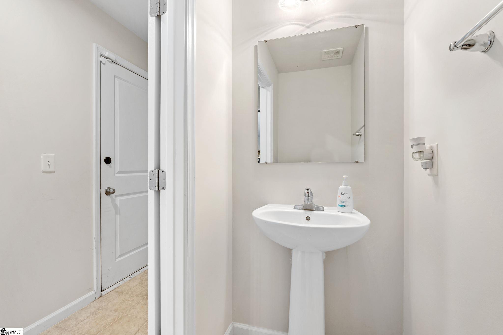 6 Tattershall Road Greenville, SC 29605 - Photo 7 of 33