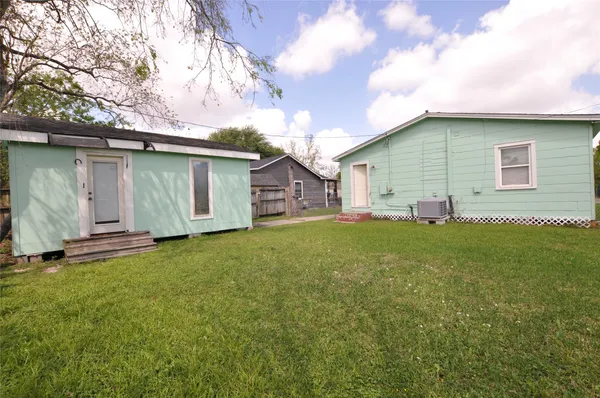 $1,400 | 7038 Quince Street, Houston, TX 77087