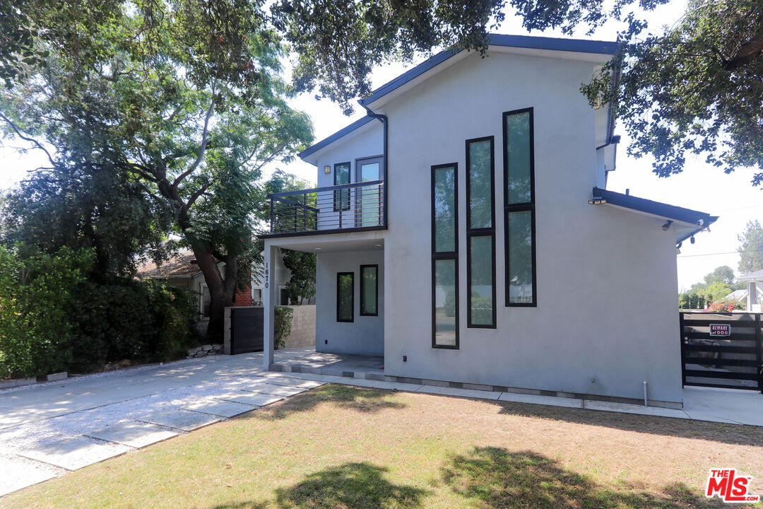 1670 Asbury Drive Pasadena, CA 91104 - Photo 3 of 27