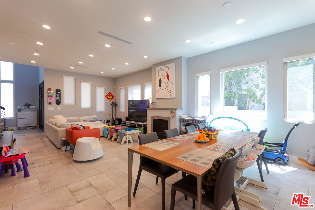 1670 Asbury Drive Pasadena, CA 91104 - Photo 7 of 27