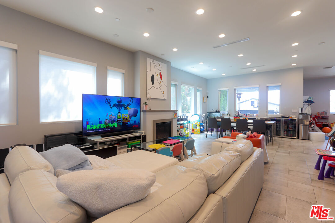 1670 Asbury Drive Pasadena, CA 91104 - Photo 8 of 27