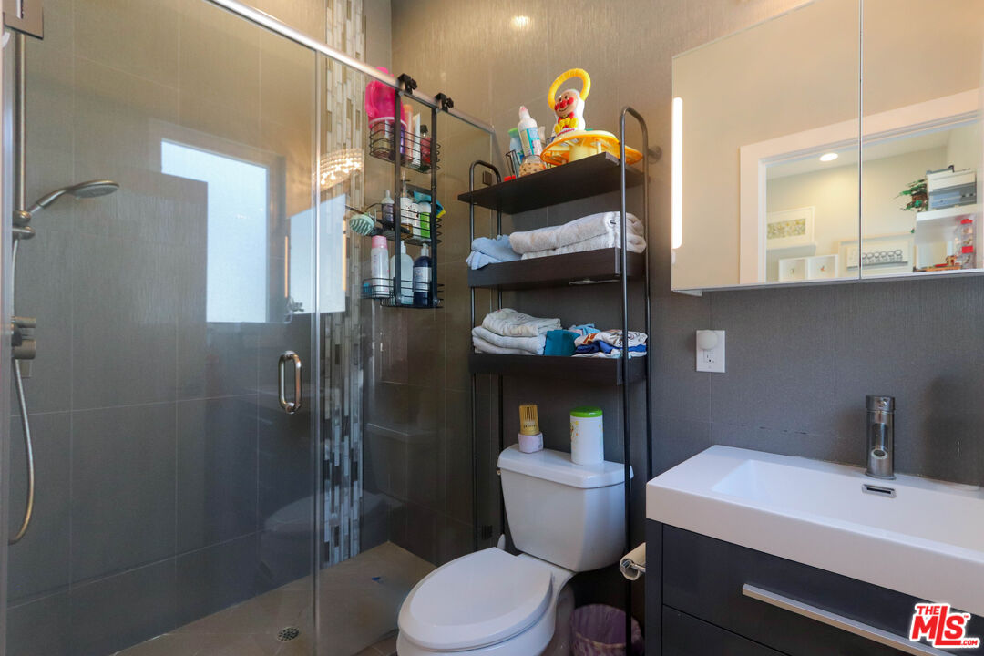 1670 Asbury Drive Pasadena, CA 91104 - Photo 10 of 27