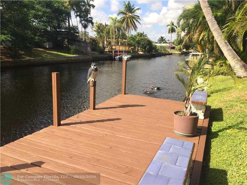 Waterfront/Dock/Pier. 30 Minutes to the Intercostal, 45 Minutes to the Ocean!!!