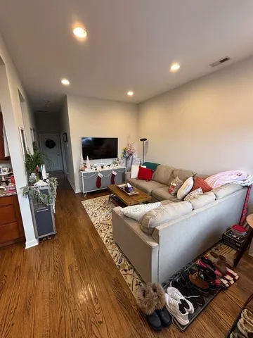 $3,500 | 1644 North Hermitage Avenue, Unit 2R, Chicago, IL 60622