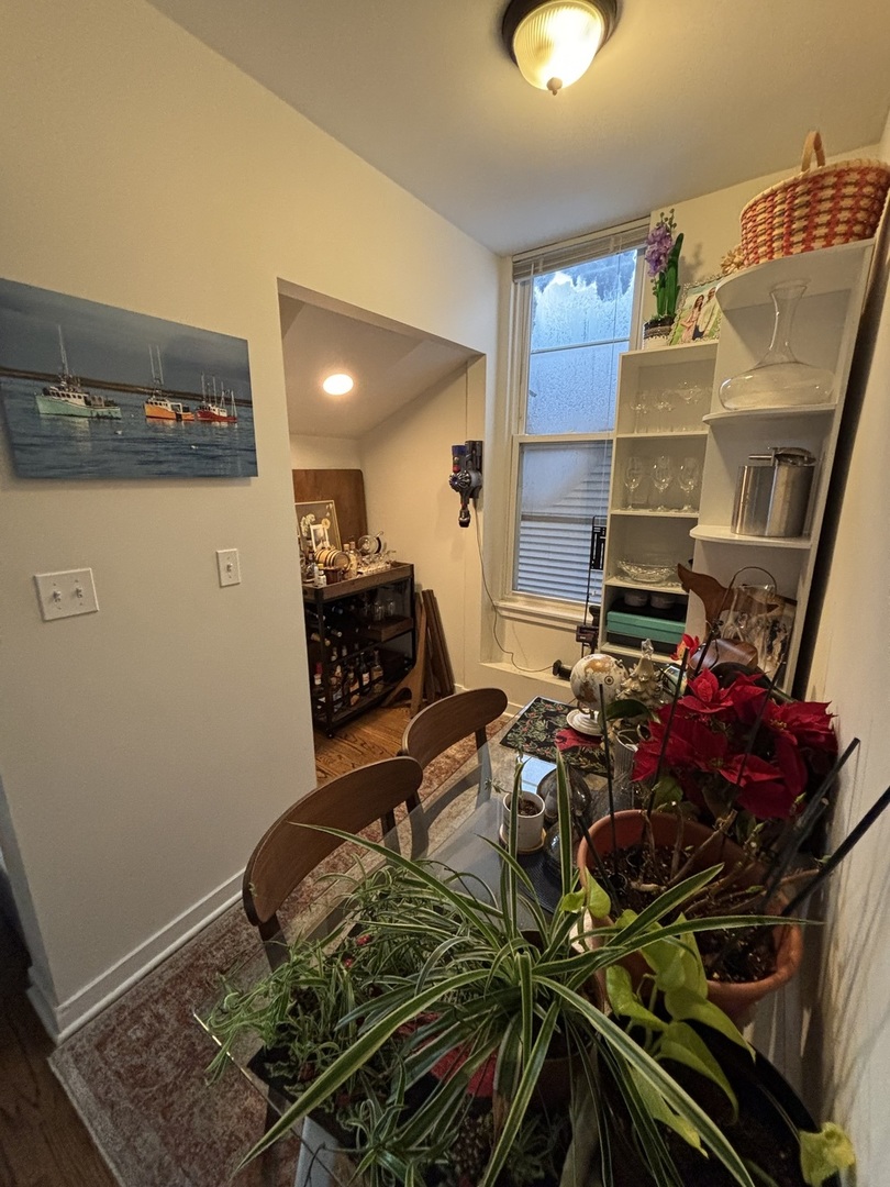 1644 North Hermitage Avenue, Unit 2R Chicago, IL 60622 - Photo 9 of 18 a room with musical instruments