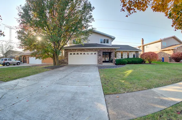 a view of house with a yard
