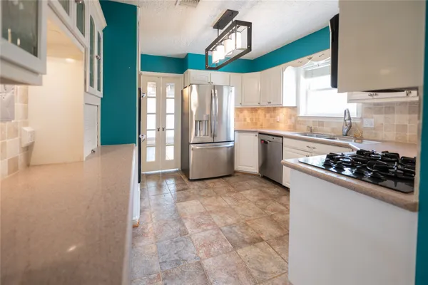 $2,800 | 7546 Maple Tree Drive, Houston, TX 77088