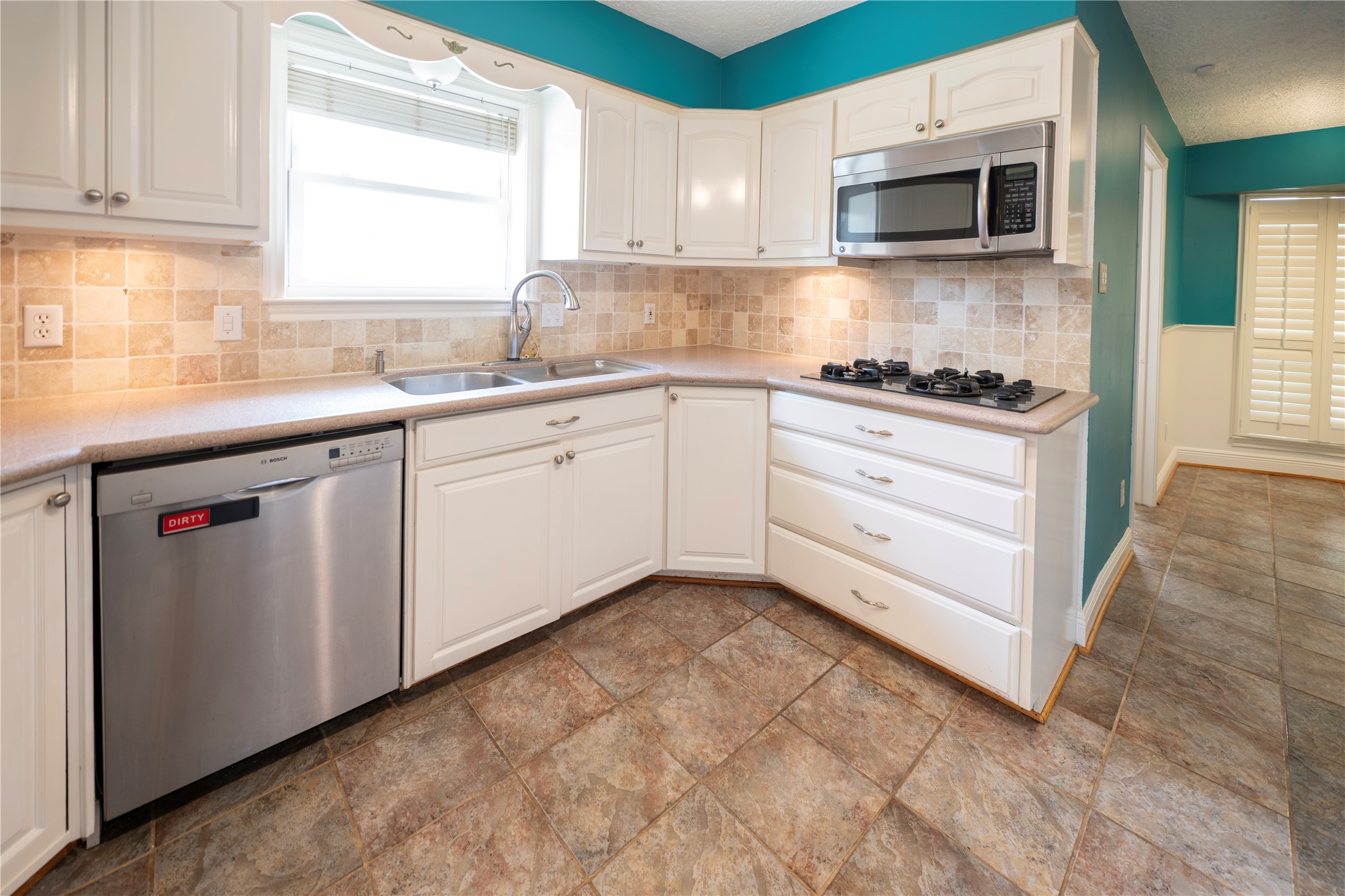 7546 Maple Tree Drive Houston, TX 77088 - Photo 14 of 50