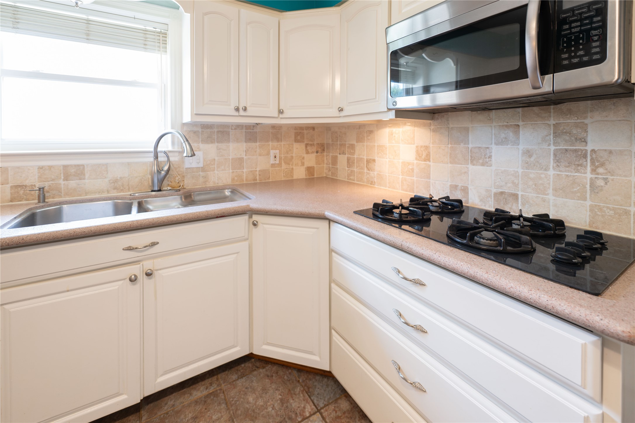 7546 Maple Tree Drive Houston, TX 77088 - Photo 15 of 50