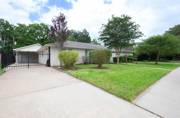 $2,800 | 7546 Maple Tree Drive, Houston, TX 77088