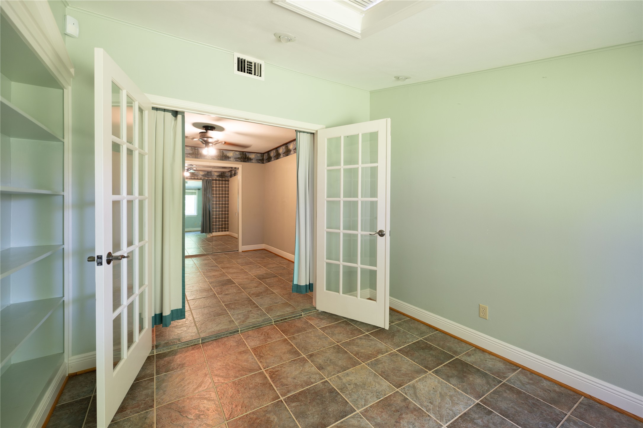 7546 Maple Tree Drive Houston, TX 77088 - Photo 32 of 50