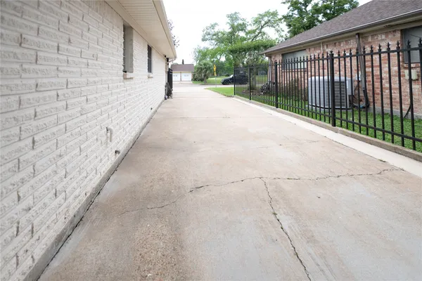 $2,800 | 7546 Maple Tree Drive, Houston, TX 77088
