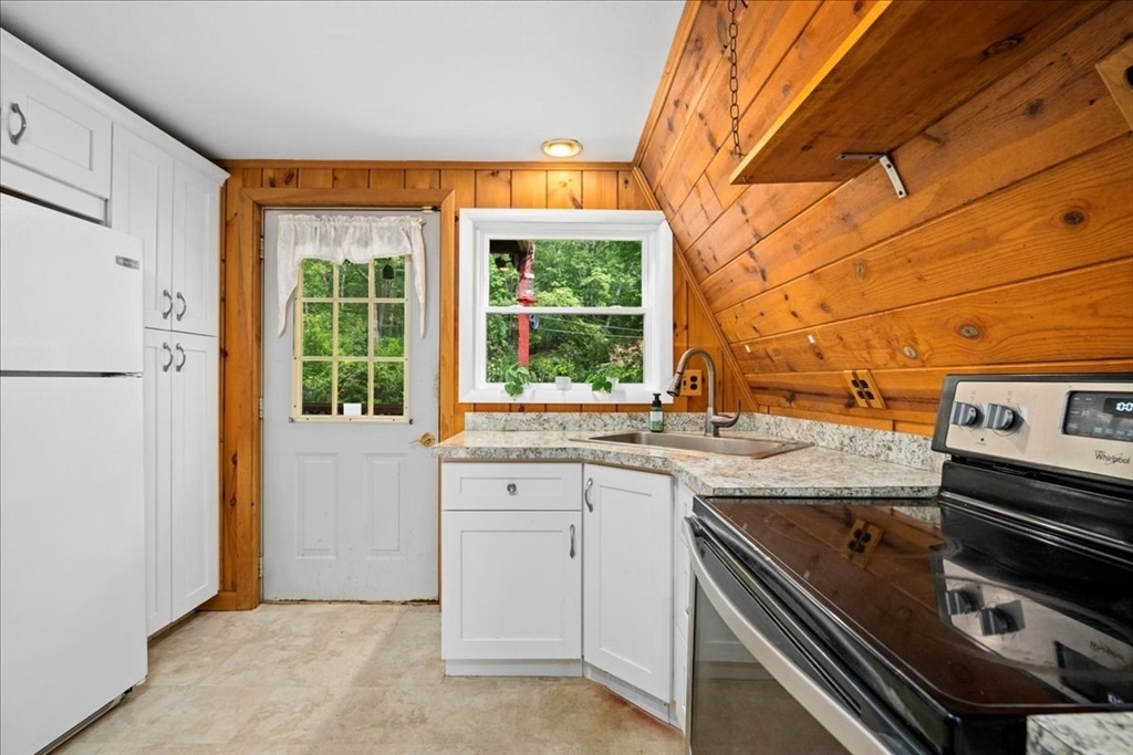 245 Sutton Road Webster, MA 01570 - Photo 11 of 38 Gallery Image 11