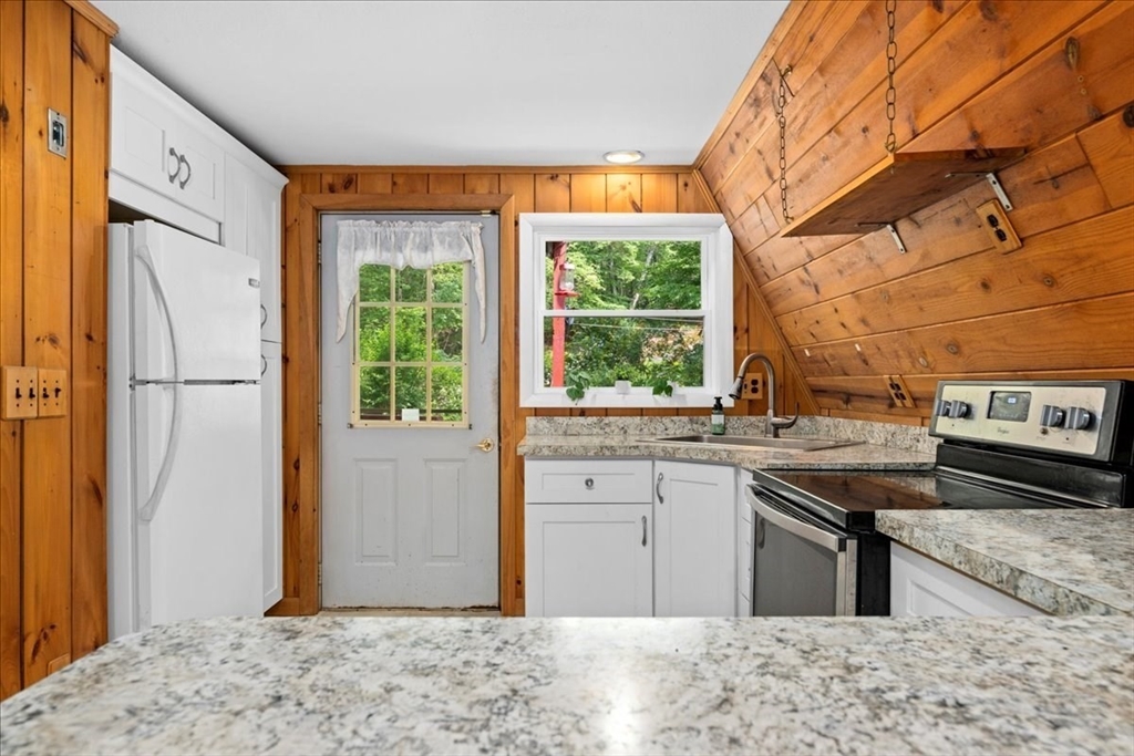 245 Sutton Road Webster, MA 01570 - Photo 10 of 38 Gallery Image 10