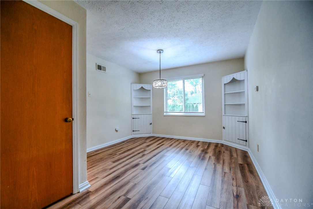 917 Devonshire Road Dayton, OH 45419 - Photo 8 of 32